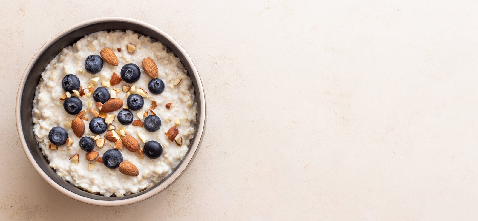oatmeal with blueberries almonds honey healthy food vegetarian food breakfast scaled Almond Milk Rice Pudding